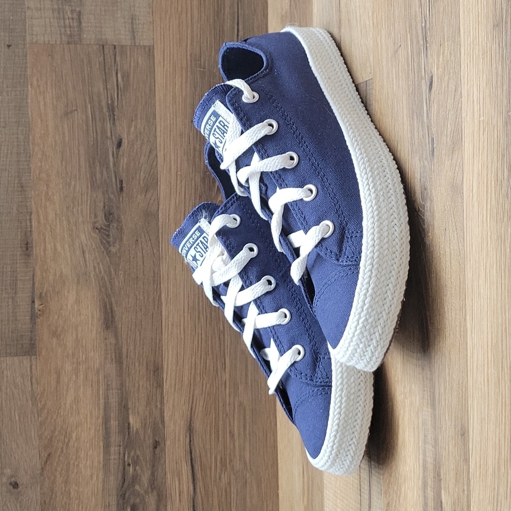 Converse shoes women Brand and. Size junior 4=size women's 6.